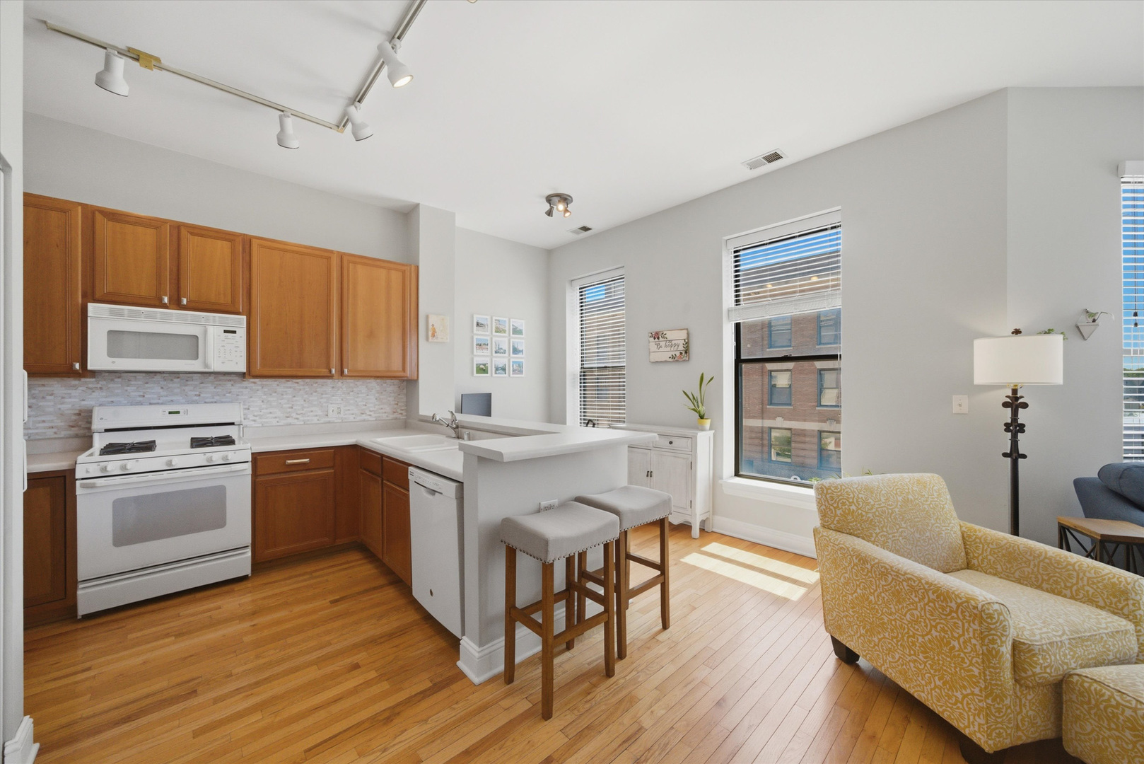 3175 N Lincoln Avenue 302