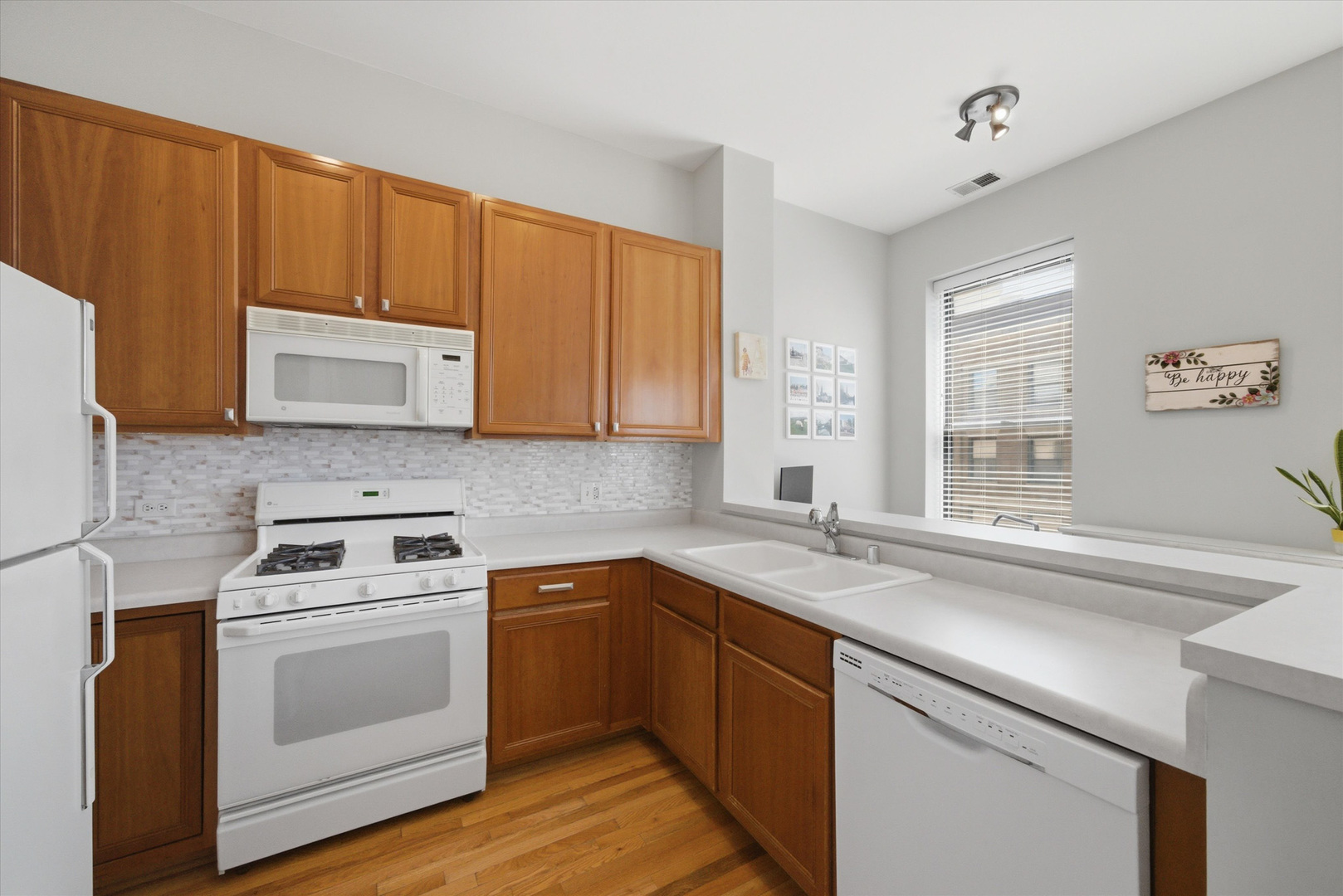 3175 N Lincoln Avenue 302