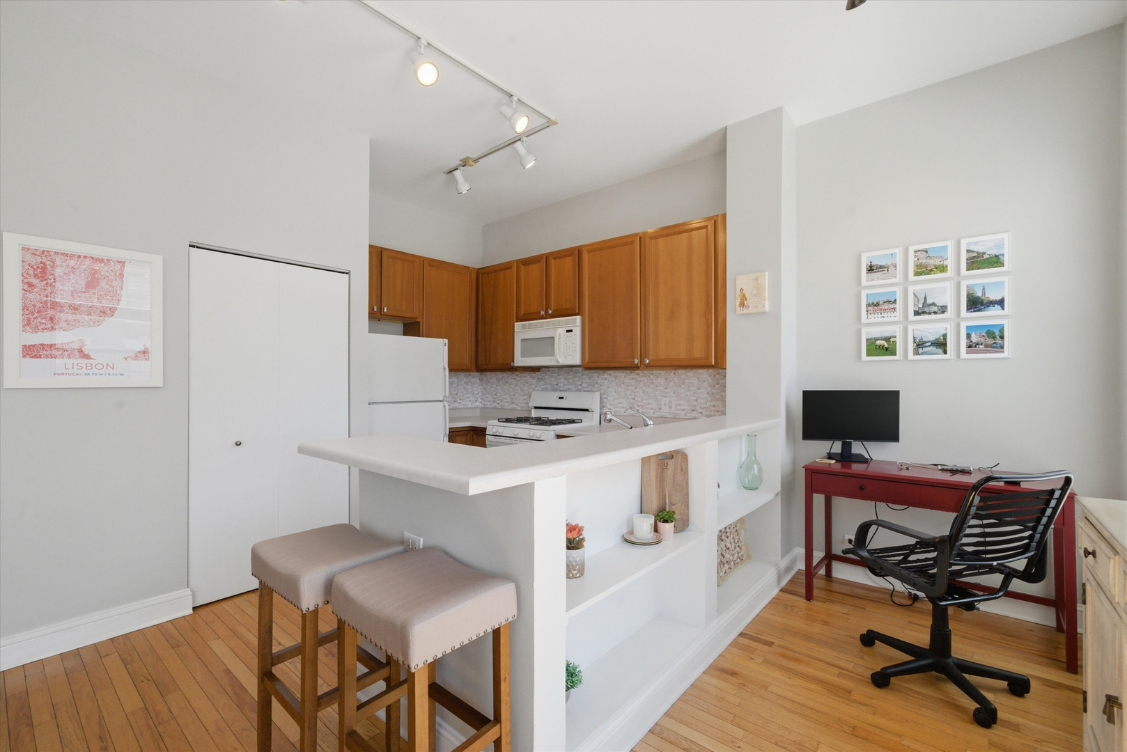 3175 N Lincoln Avenue 302