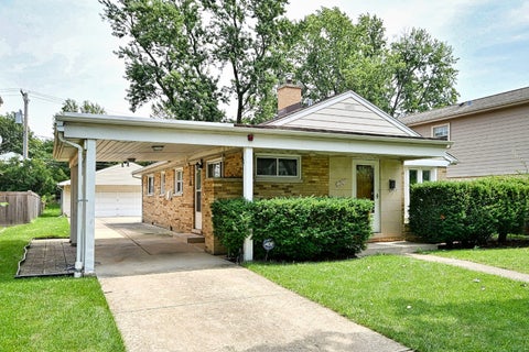 Tiny photo for 1705 S Ashland Avenue, Park Ridge, IL 60068 (MLS # 12731121)