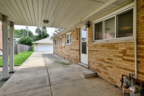 Tiny photo for 1705 S Ashland Avenue, Park Ridge, IL 60068 (MLS # 12731121)