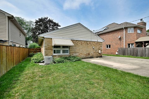Tiny photo for 1705 S Ashland Avenue, Park Ridge, IL 60068 (MLS # 12731121)
