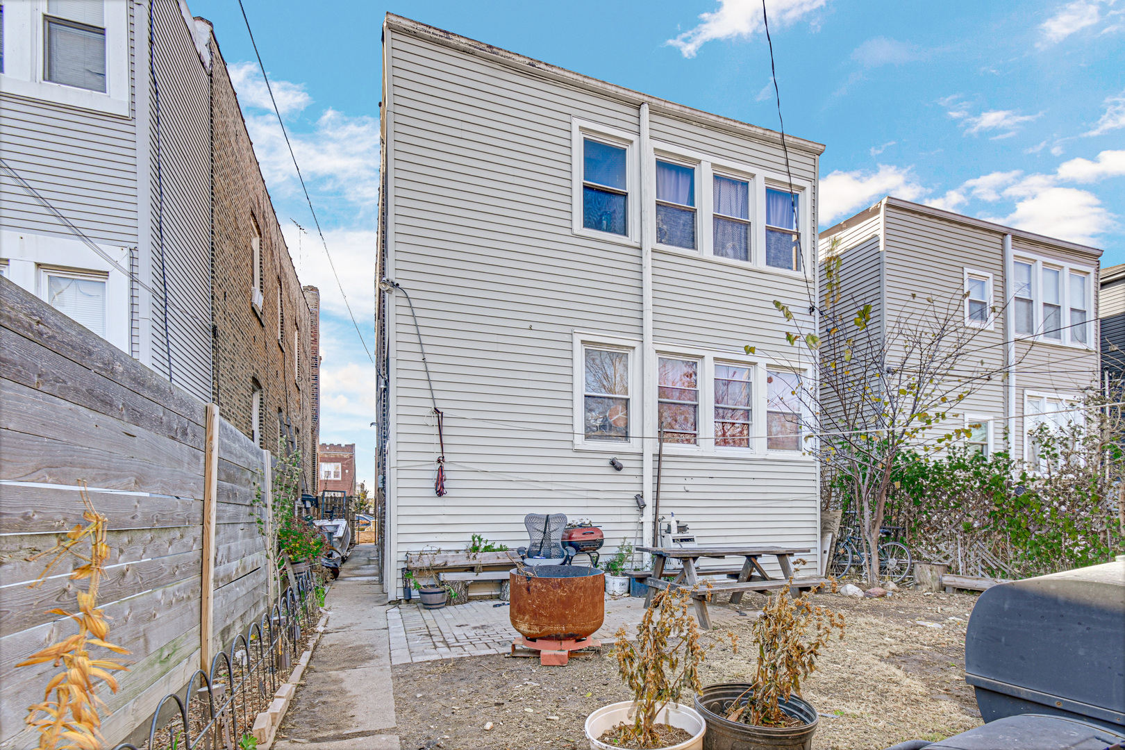 1651 N Mayfield Avenue