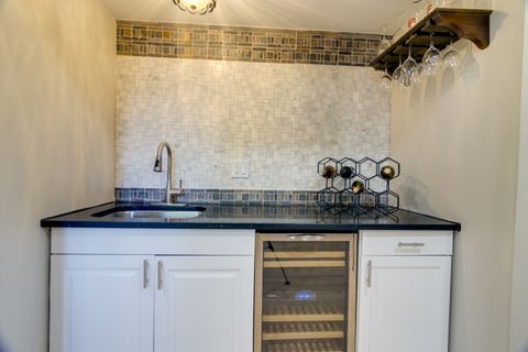 Tiny photo for 40 Portwine Road, Willowbrook, IL 60527 (MLS # 12430804)