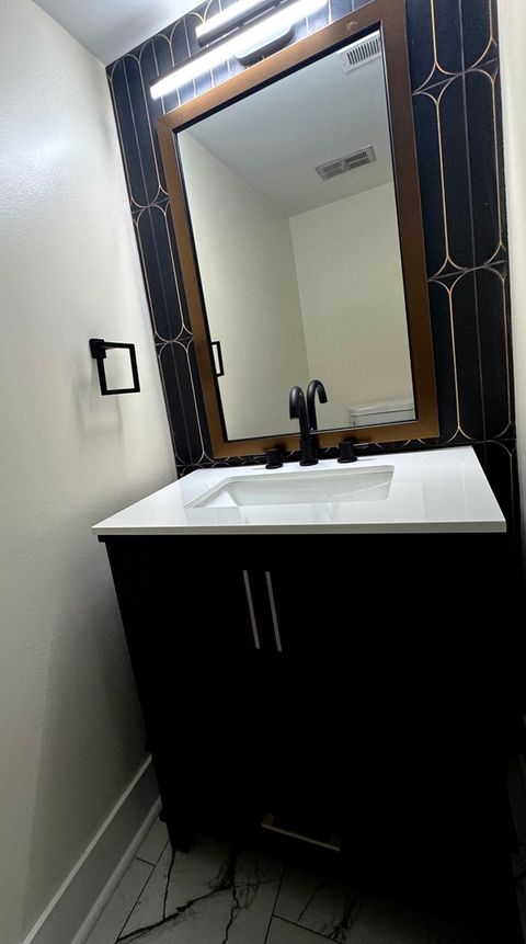 Tiny photo for 40 Portwine Road, Willowbrook, IL 60527 (MLS # 12430804)