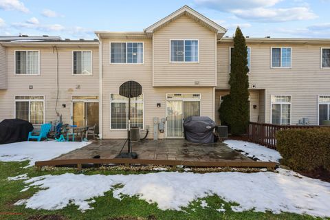 Tiny photo for 935 Viewpoint Drive, Lake In The Hills, IL 60156 (MLS # 12566960)