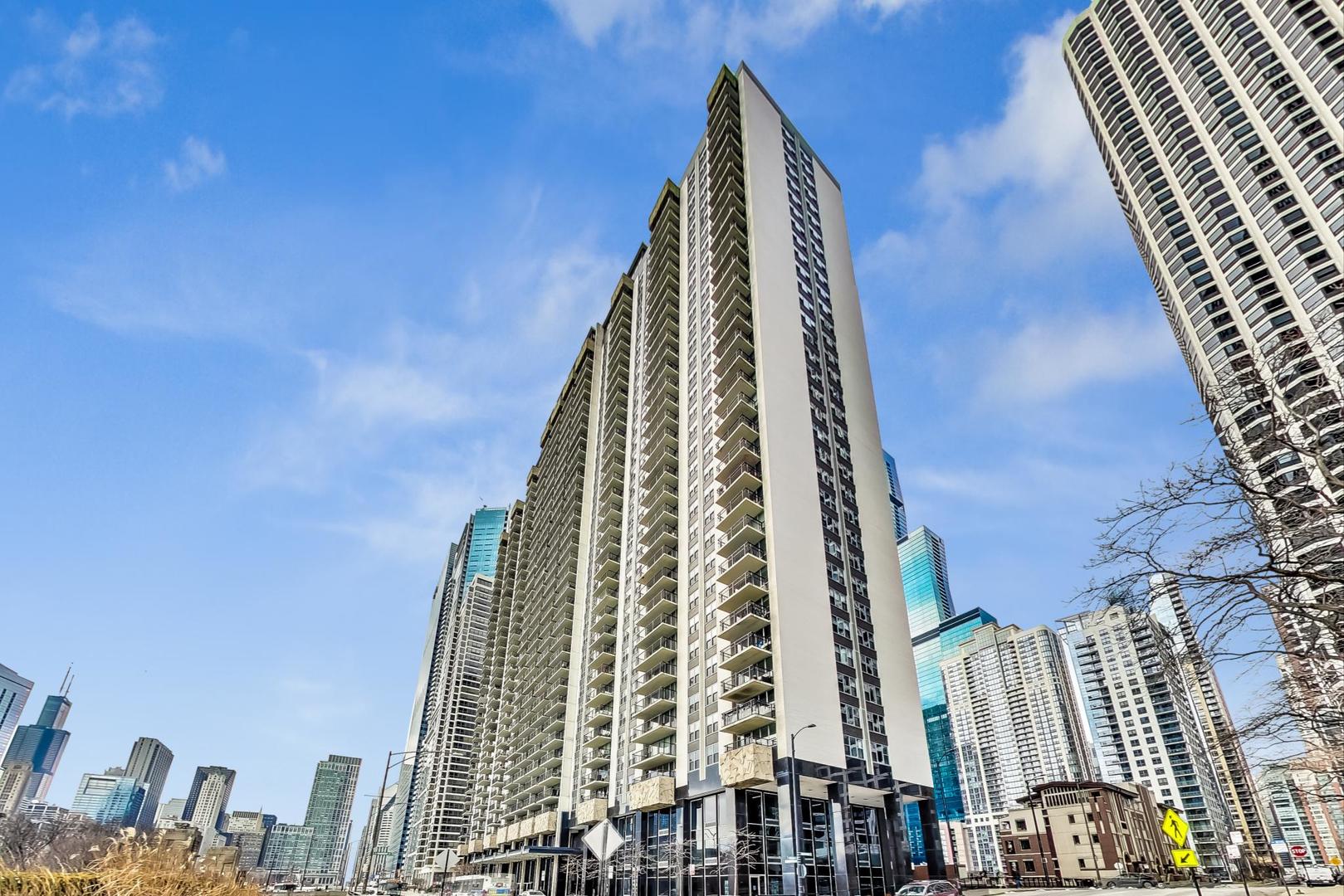 400 E Randolph Street 809