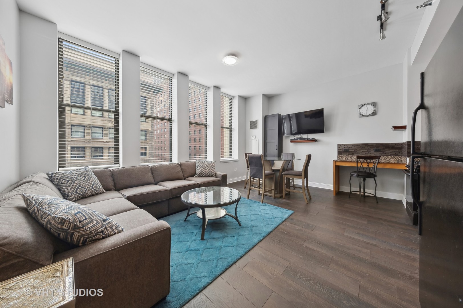 8 W Monroe Street 1205