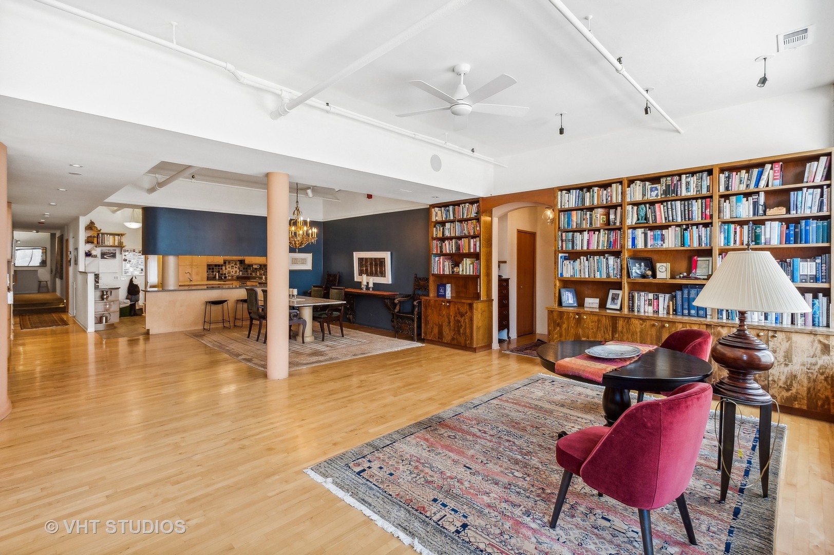 215 W Illinois Street 2B-2C