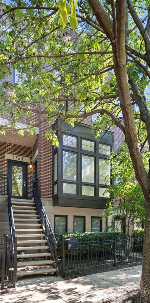 Photo of 1729 W George Street, Chicago, IL 60657 (MLS # 12703483)