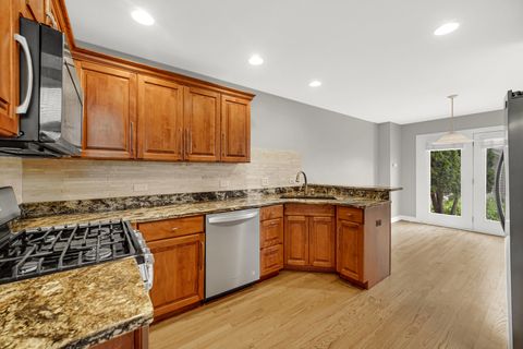 Tiny photo for 815 King Henry Lane, St. Charles, IL 60174 (MLS # 12654476)
