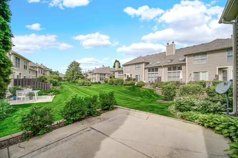Tiny photo for 815 King Henry Lane, St. Charles, IL 60174 (MLS # 12654476)