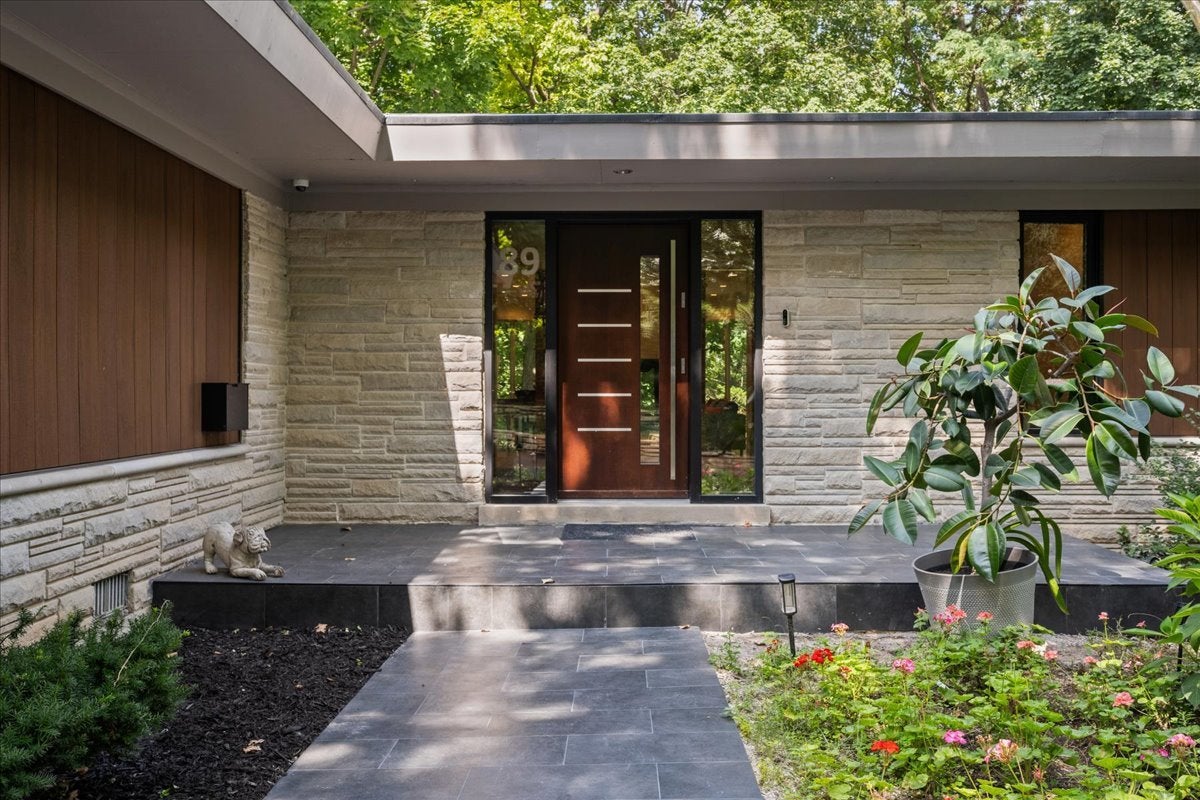 89 Cary Avenue