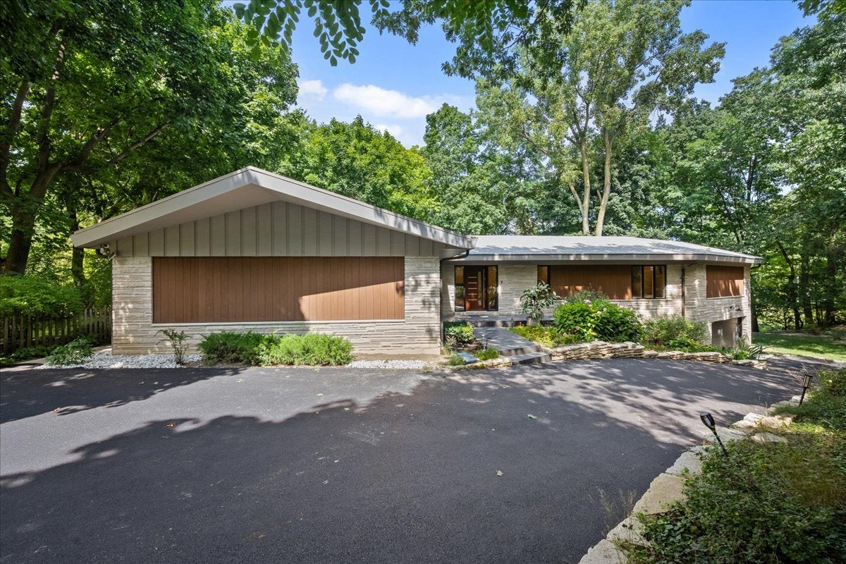 89 Cary Avenue