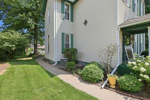 Tiny photo for 2118 W 3rd Street, Davenport, IA 52802 (MLS # 12718905)