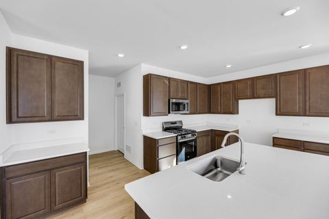 Tiny photo for 393 S Constitution Drive, Aurora, IL 60506 (MLS # 12533148)