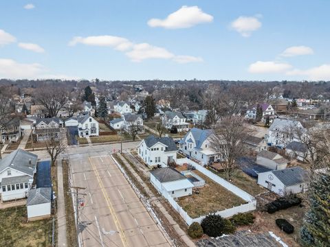 Tiny photo for 218 Lincoln Way, Dixon, IL 61021 (MLS # 12587150)