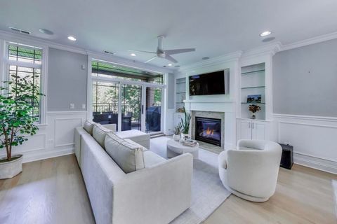 Tiny photo for 735 W Brompton Avenue #2E, Chicago, IL 60657 (MLS # 12529152)