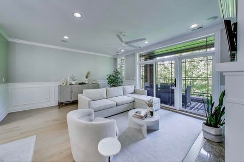 Tiny photo for 735 W Brompton Avenue #2E, Chicago, IL 60657 (MLS # 12529152)