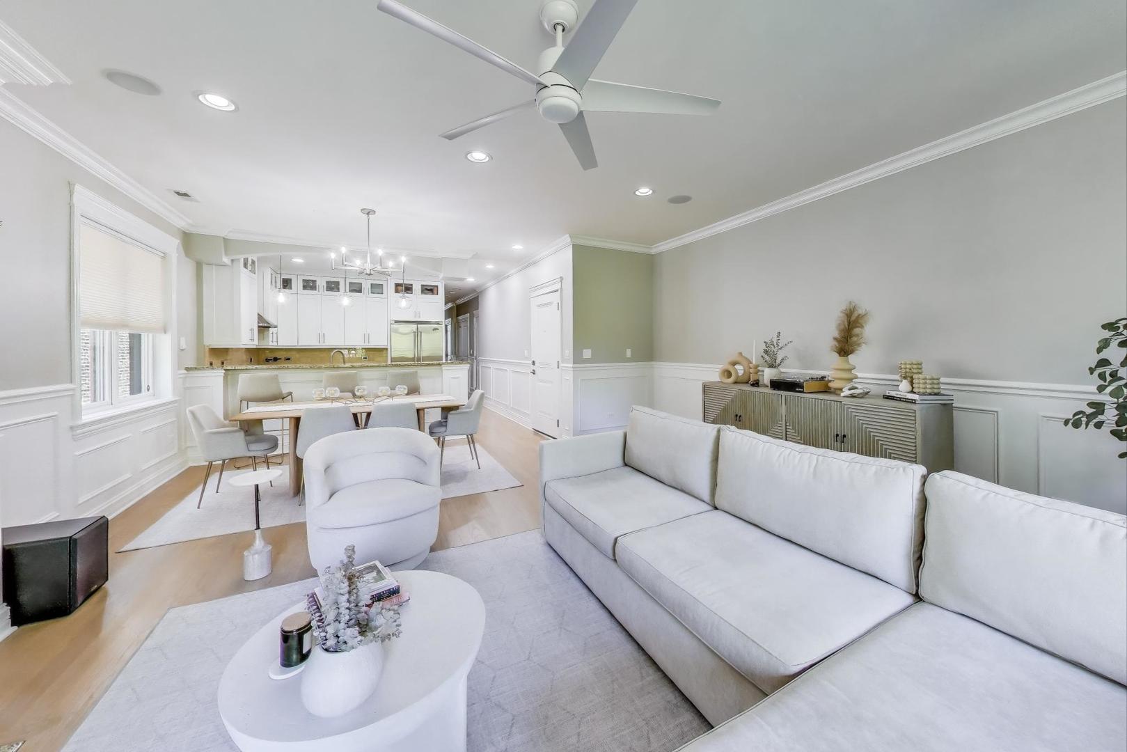 735 W Brompton Avenue 2E