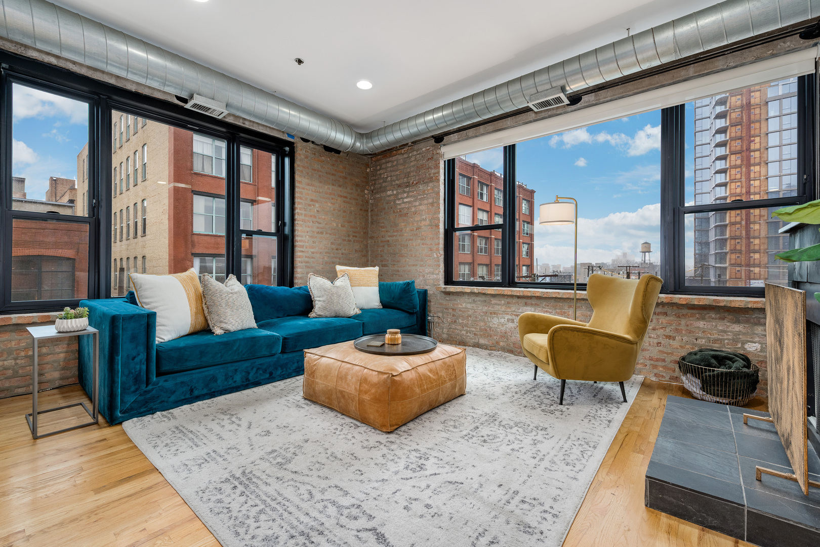 1118 W Fulton Market Street 403