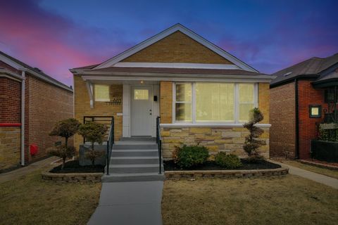 Tiny photo for 8133 S Saginaw Avenue, Chicago, IL 60617 (MLS # 12582717)