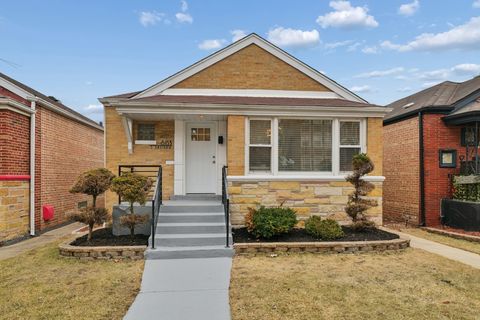 8133 S Saginaw Avenue Chicago IL 60617