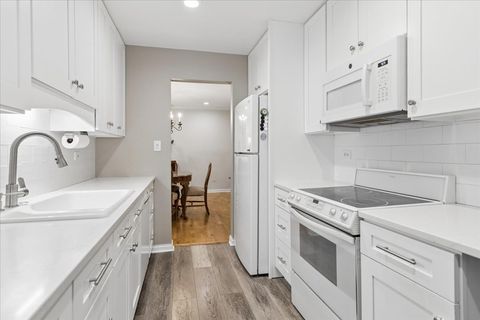 Tiny photo for 1730 Hinman Avenue #2G, Evanston, IL 60201 (MLS # 12579834)