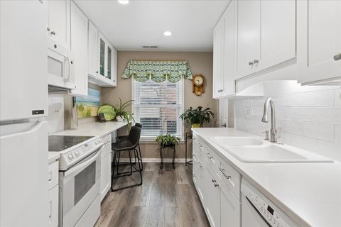 Tiny photo for 1730 Hinman Avenue #2G, Evanston, IL 60201 (MLS # 12579834)