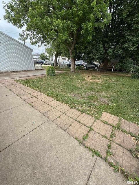 Tiny photo for 237 1ST Avenue, Clinton, IA 52732 (MLS # QC4263362)