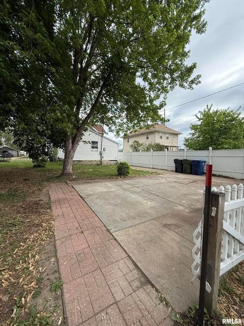 Tiny photo for 237 1ST Avenue, Clinton, IA 52732 (MLS # QC4263362)