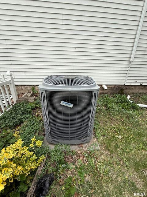 Tiny photo for 237 1ST Avenue, Clinton, IA 52732 (MLS # QC4263362)