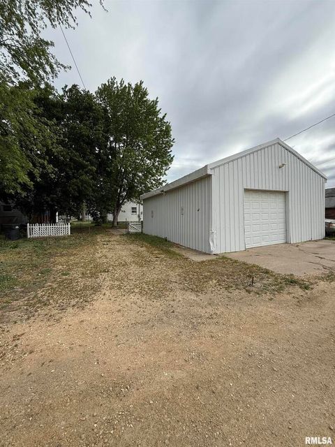 Tiny photo for 237 1ST Avenue, Clinton, IA 52732 (MLS # QC4263362)