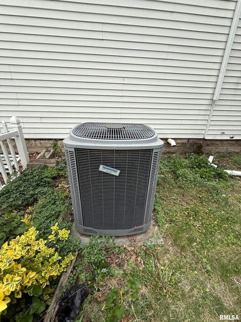 Tiny photo for 237 1ST Avenue, Clinton, IA 52732 (MLS # QC4263362)