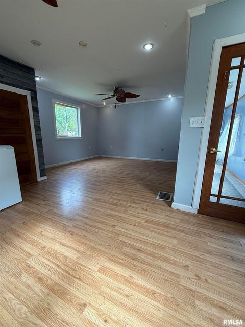 Tiny photo for 237 1ST Avenue, Clinton, IA 52732 (MLS # QC4263362)