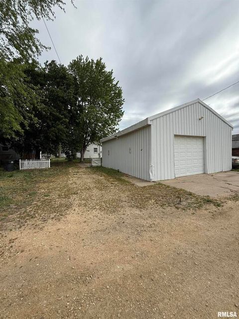 Tiny photo for 237 1ST Avenue, Clinton, IA 52732 (MLS # QC4263362)