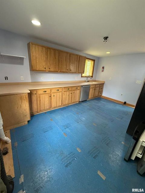 Tiny photo for 237 1ST Avenue, Clinton, IA 52732 (MLS # QC4263362)