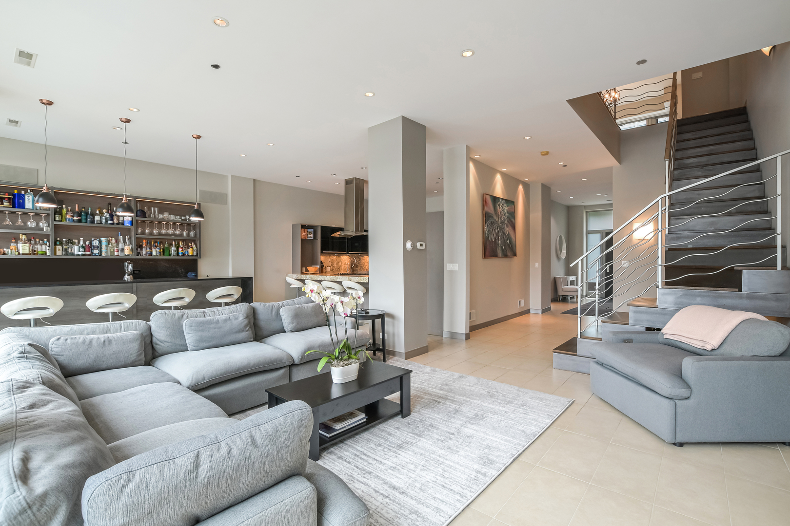 33 W Ontario Street TH5
