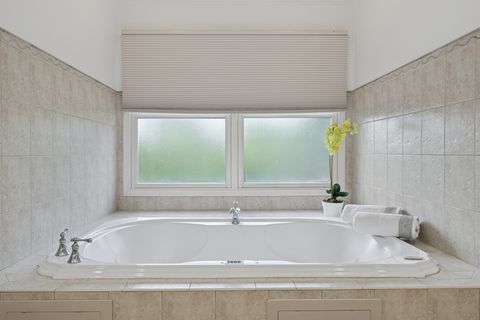 Tiny photo for 6409 Davidson Court, Gurnee, IL 60031 (MLS # 12574129)