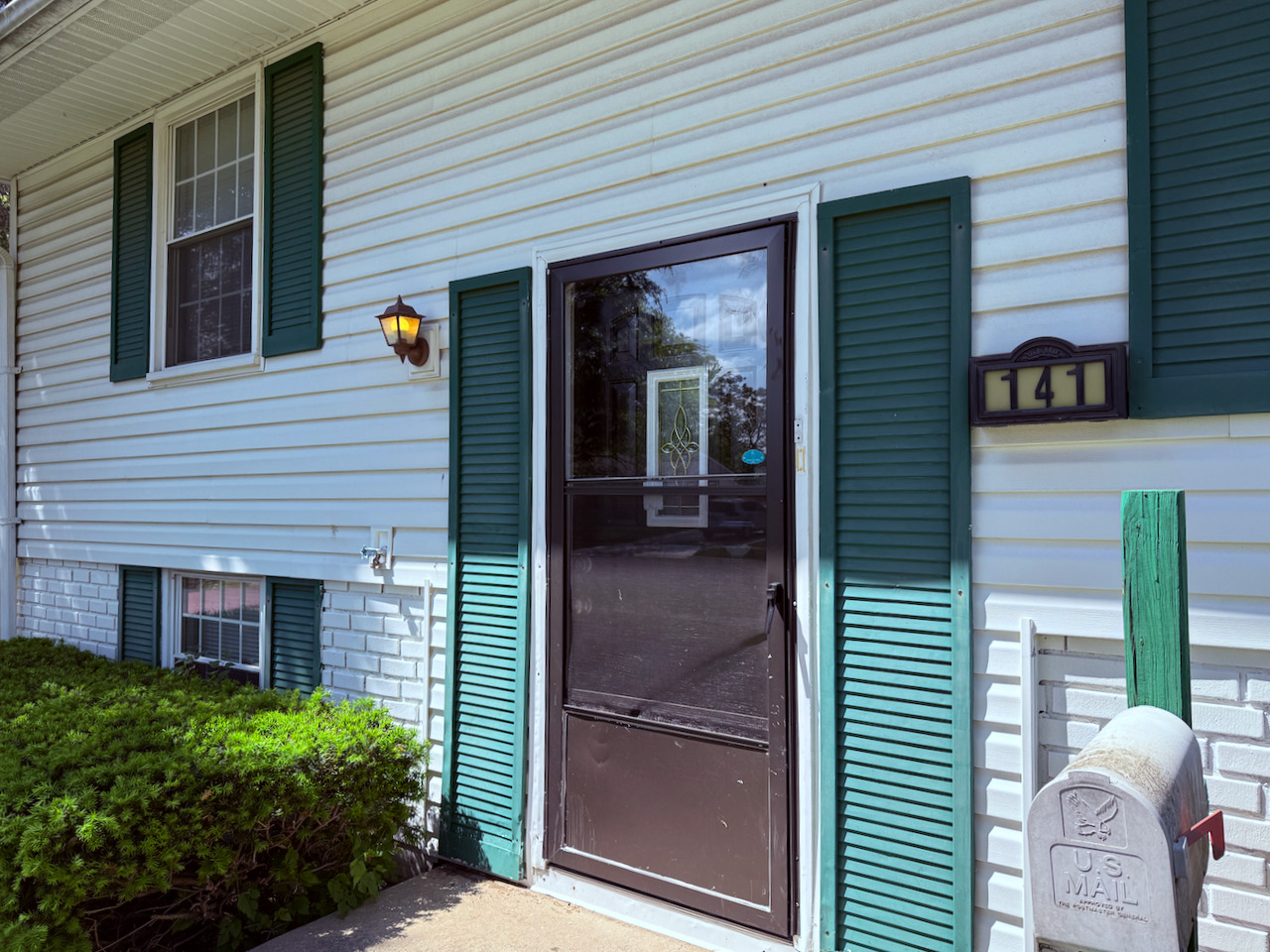 141 E Mulberry Drive