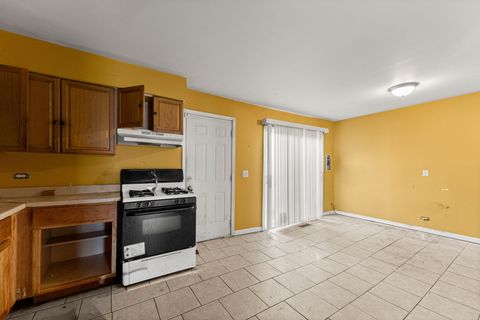 Tiny photo for 7945 S Phillips Avenue, Chicago, IL 60617 (MLS # 12596267)