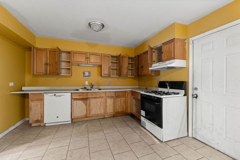 Tiny photo for 7945 S Phillips Avenue, Chicago, IL 60617 (MLS # 12596267)