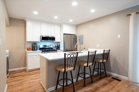Tiny photo for 120 Bright Oaks Circle, Cary, IL 60013 (MLS # 12479167)