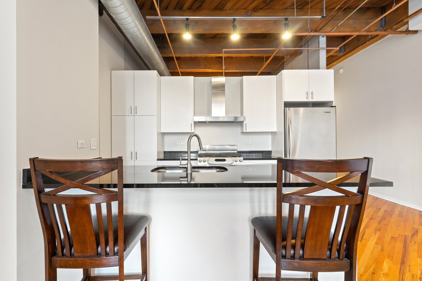 1040 W Adams Street 122