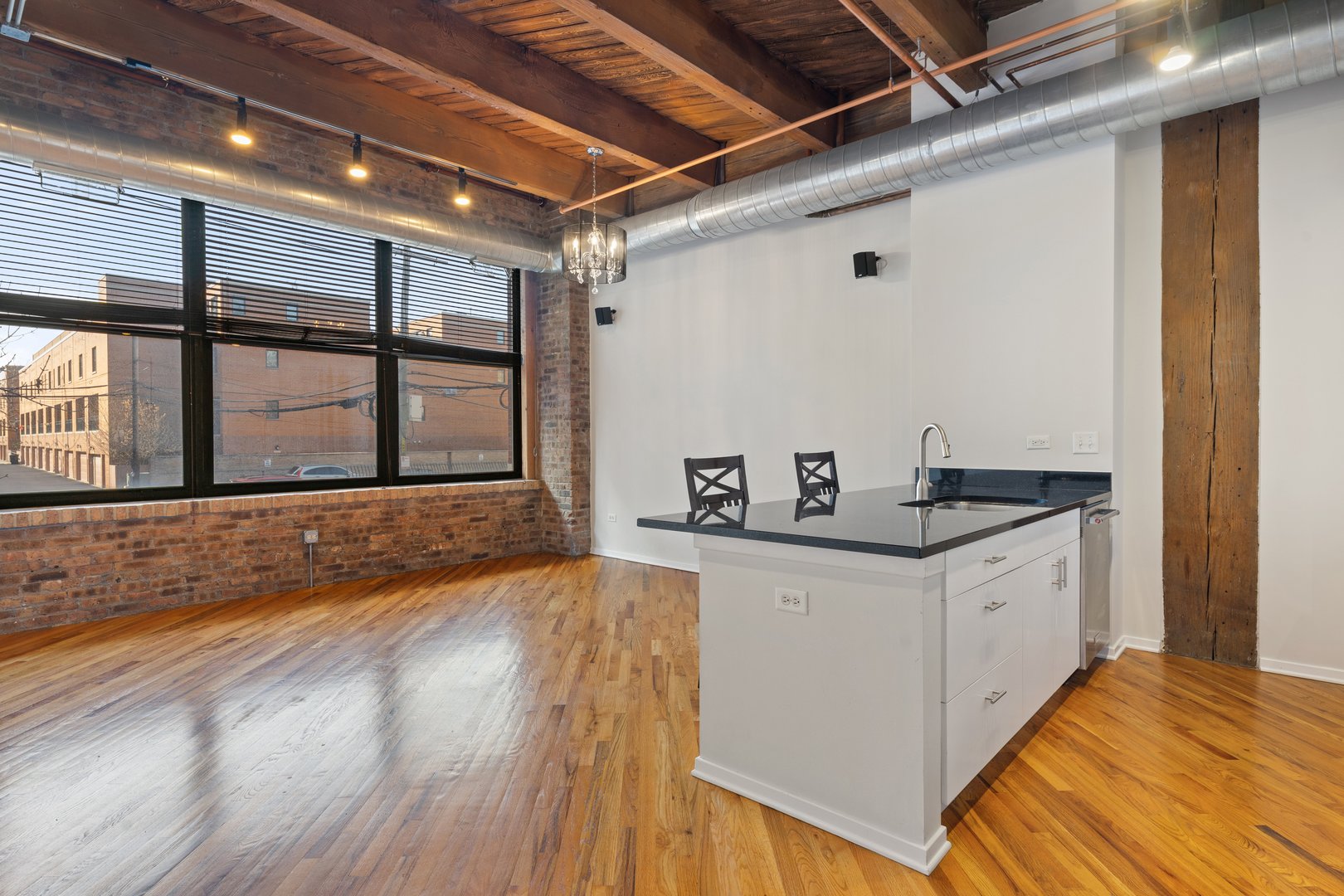 1040 W Adams Street 122