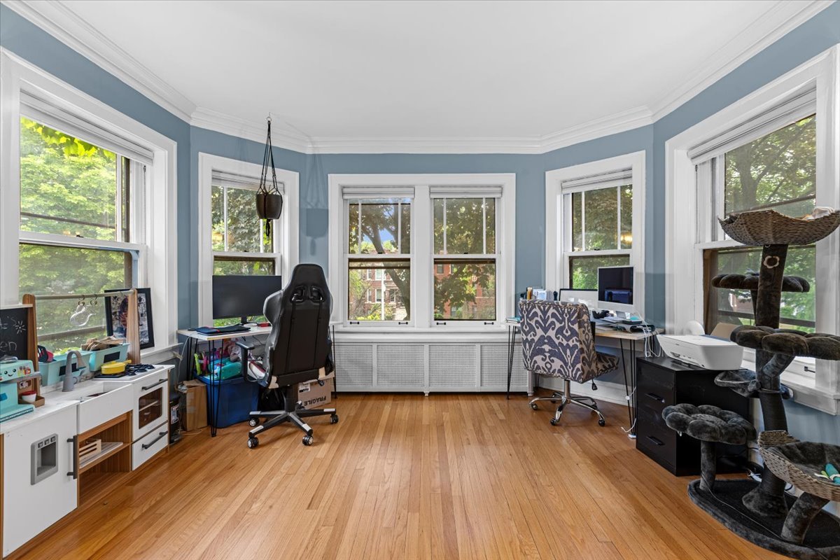 126 N AUSTIN Boulevard 2N