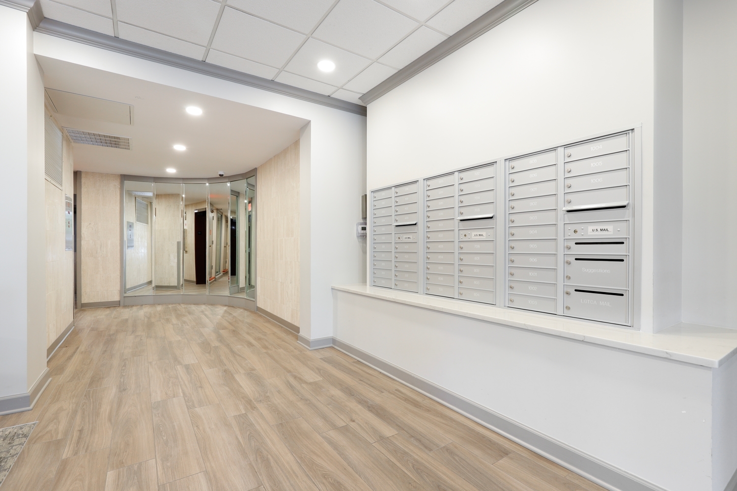 141 N La Grange Road 805