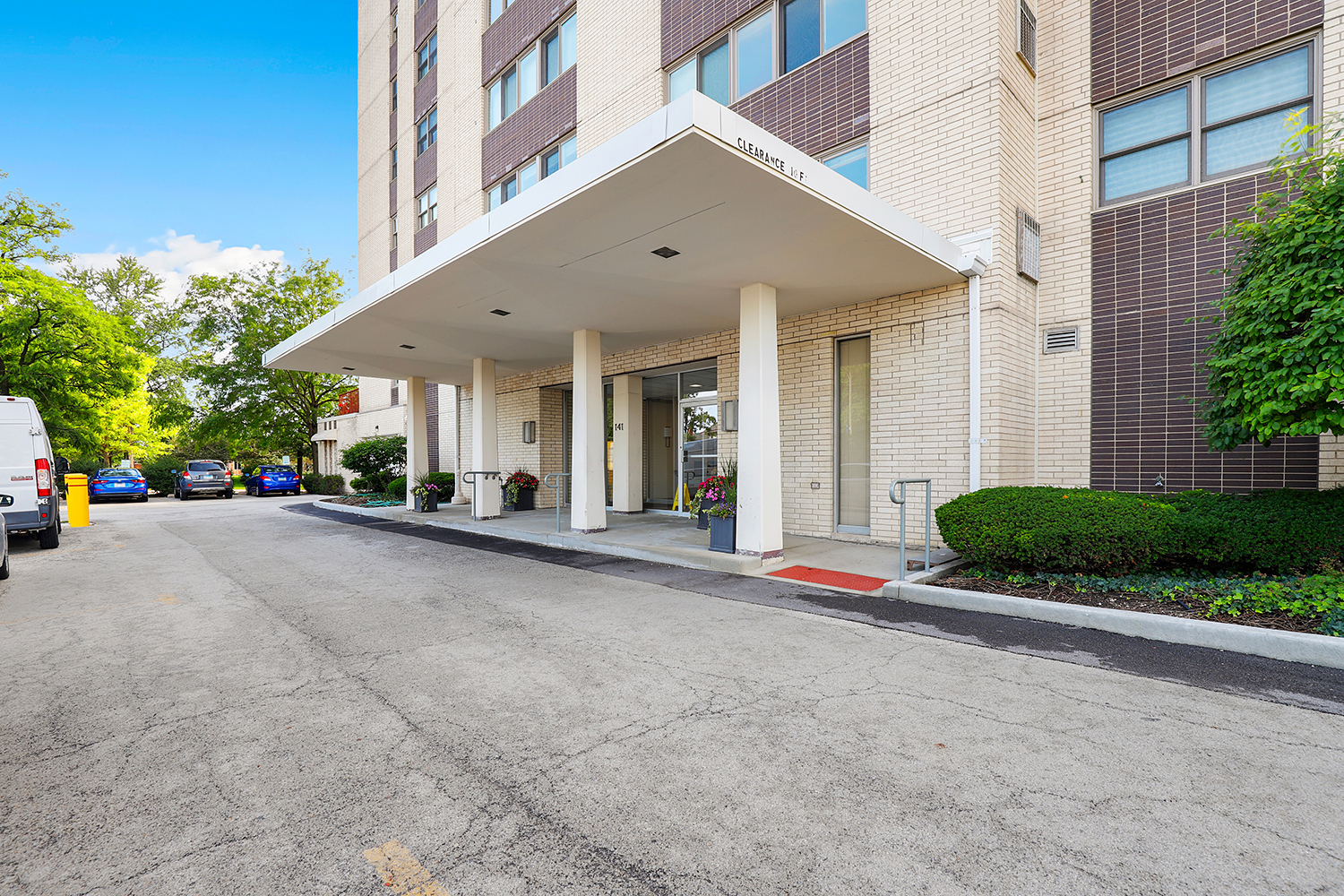 141 N La Grange Road 805