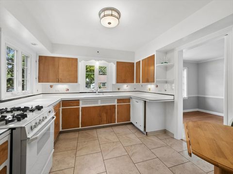 Tiny photo for 904 S 2nd Avenue, Des Plaines, IL 60016 (MLS # 12644440)