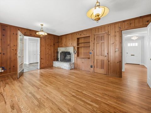 Tiny photo for 904 S 2nd Avenue, Des Plaines, IL 60016 (MLS # 12644440)